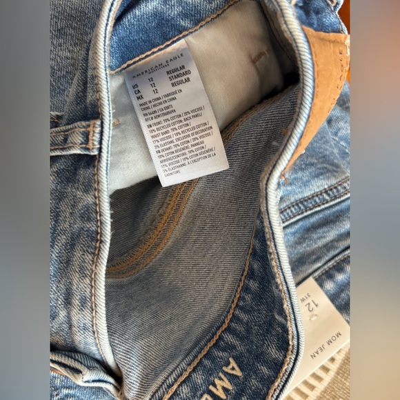 NWT American Eagle Mom Jeans distressed 12 R - Picture 5 of 5